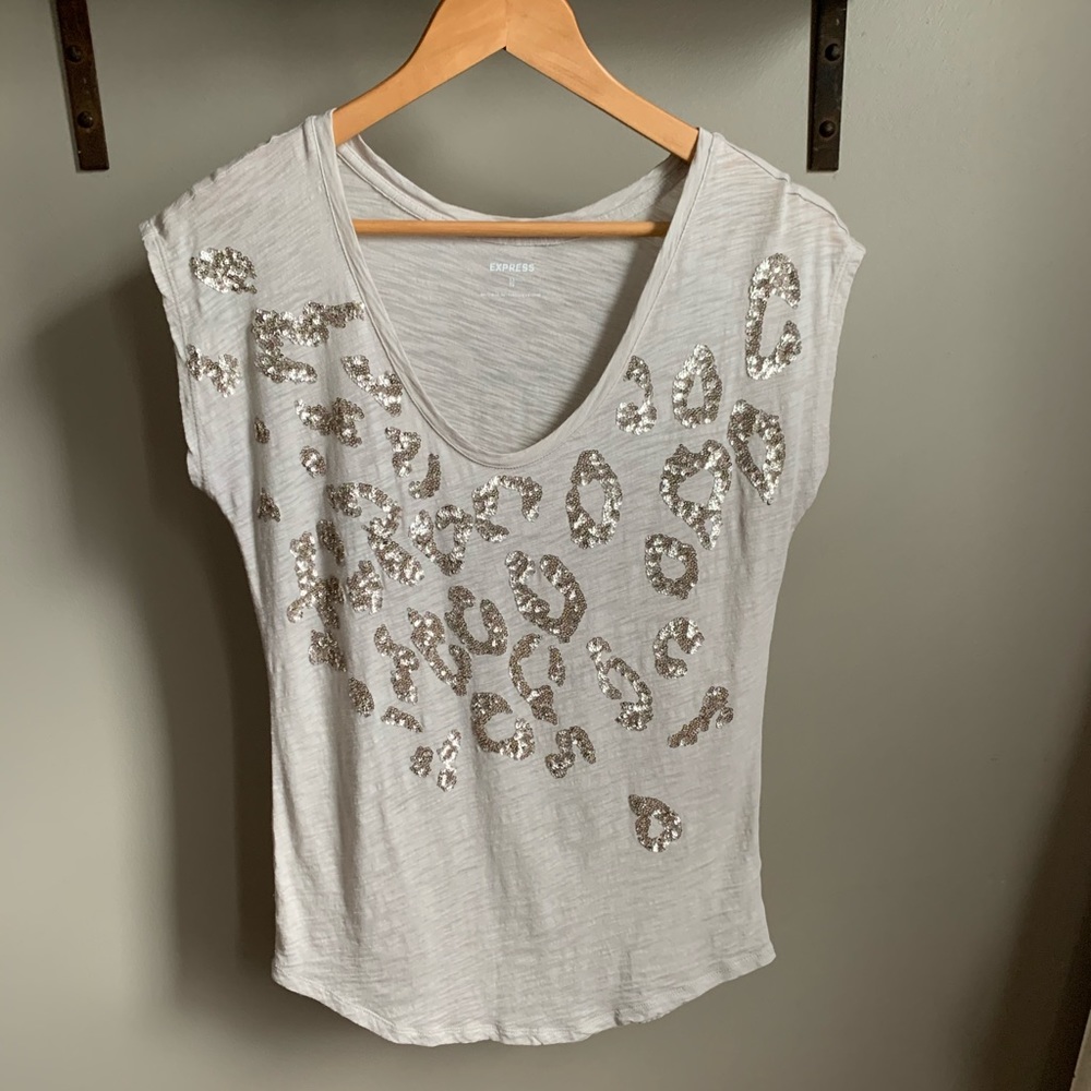 Express graphic tee